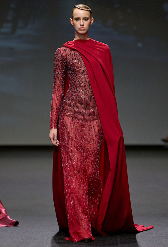 صورة رقم 10 - اختاروا فساتين حمراء موضة 2025 لإطلالة رومانسية في يوم الحب صورة رقم 10 - اختاروا فساتين حمراء موضة 2025 لإطلالة رومانسية في يوم الحب