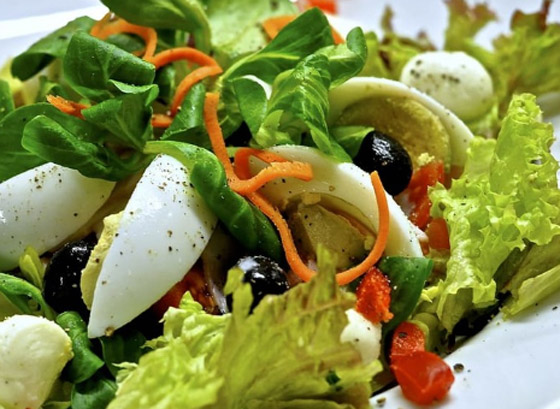 مكونات طبق السلطة الصحي.. إضافات بلاش منها صورة رقم 5