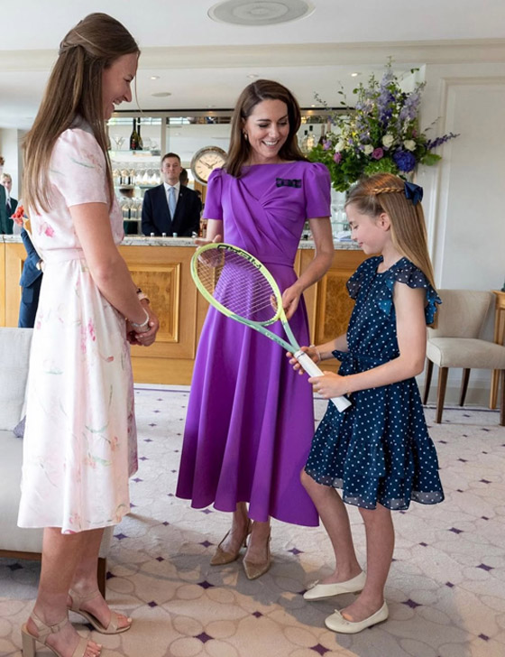 صورة رقم 7 - بعد جدل حول مشاركة تفاصيل أزياء كيت ميدلتون.. قصر كنسينغتون يوضح صورة رقم 7 - بعد جدل حول مشاركة تفاصيل أزياء كيت ميدلتون.. قصر كنسينغتون يوضح