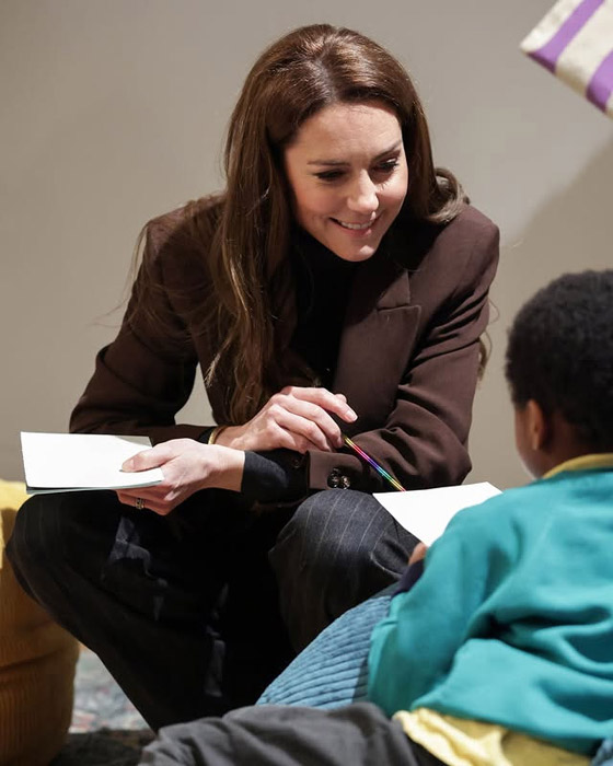 صورة رقم 9 - بعد جدل حول مشاركة تفاصيل أزياء كيت ميدلتون.. قصر كنسينغتون يوضح صورة رقم 9 - بعد جدل حول مشاركة تفاصيل أزياء كيت ميدلتون.. قصر كنسينغتون يوضح