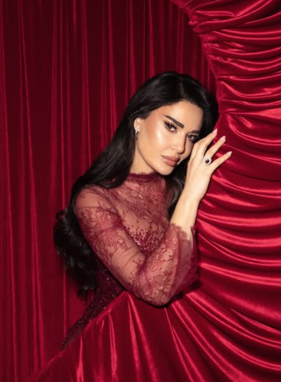 إطلالة جذابه لـ سيرين عبد النور تتألق بالأحمر الجرئ وتكشف: سأبدا بتصميم الأزياء واصابني الغرور صورة رقم 1