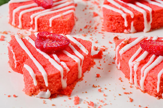 إليكم طريقة تحضير كعك بشكل القلب لمناسبة عيد الحب صورة رقم 1