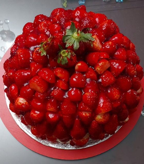 طريقة عمل تورتة الفراولة فى المنزل.. هشة وطعمها لذيذ صورة رقم 3