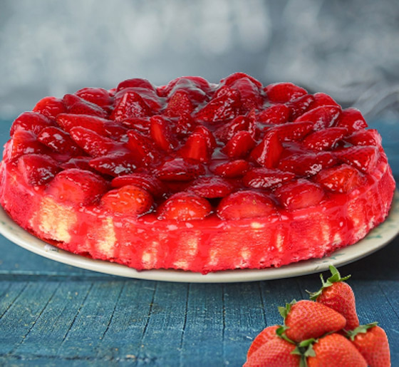 طريقة عمل تورتة الفراولة فى المنزل.. هشة وطعمها لذيذ صورة رقم 4