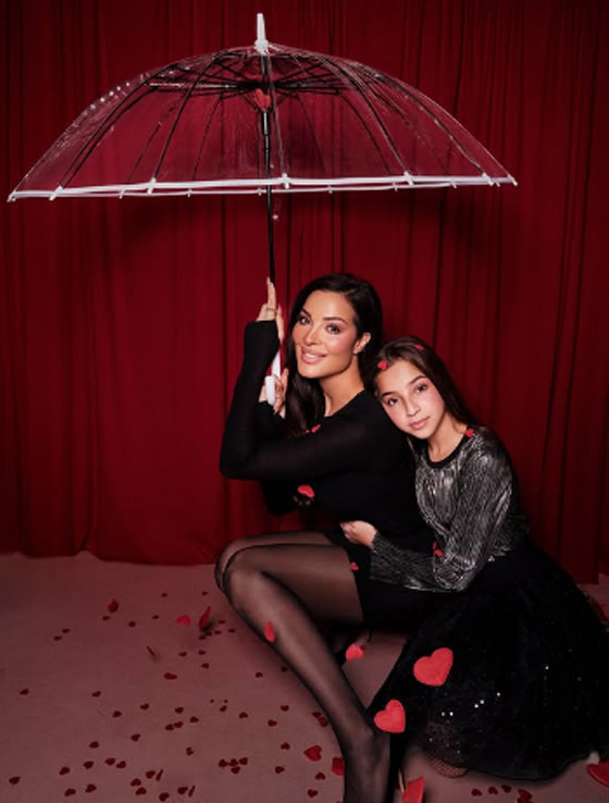 ‏ابنة نادين نسيب نجيم تنافس والدتها بالجمال وخطفت الأنظار  صورة رقم 1