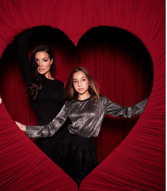 ‏ابنة نادين نسيب نجيم تنافس والدتها بالجمال وخطفت الأنظار  صورة رقم 2