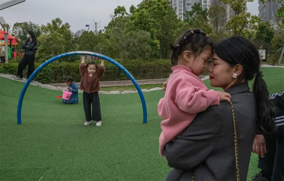 بطريقة غريبة مُغرية.. الصين تواجه تراجع عدد المواليد صورة رقم 3