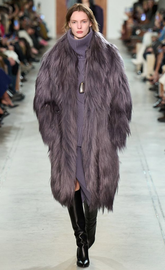 صورة رقم 2 - أبرز ألوان معاطف الفرو الاصطناعي للعام 2025 وطرق العناية بها صورة رقم 2 - أبرز ألوان معاطف الفرو الاصطناعي للعام 2025 وطرق العناية بها