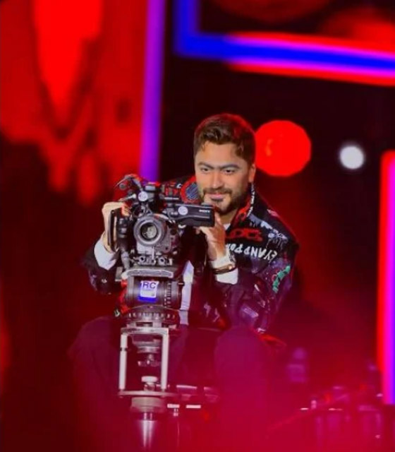 تامر حسني يتفاعل مع شاب من الجمهور كان مع حبيبته.. ماذا حدث بينهما؟ صورة رقم 4