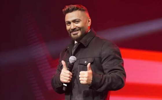 تامر حسني يتفاعل مع شاب من الجمهور كان مع حبيبته.. ماذا حدث بينهما؟ صورة رقم 5