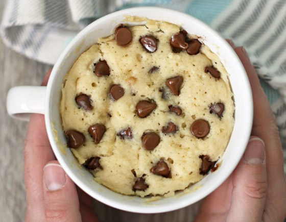 إليكم وصفة كعكة المايكرويف بالفانيلا ورقائق الشوكولاتة اللذيذة صورة رقم 6