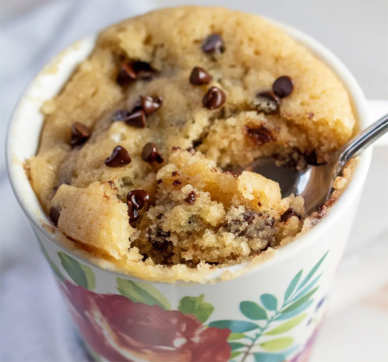 إليكم وصفة كعكة المايكرويف بالفانيلا ورقائق الشوكولاتة اللذيذة صورة رقم 7