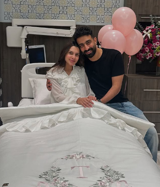 بعد يومين من ولادتها، كارمن سلمان تكشف مفاجاة إنجابها توأم بنات: تاليا وتمارا صورة رقم 1