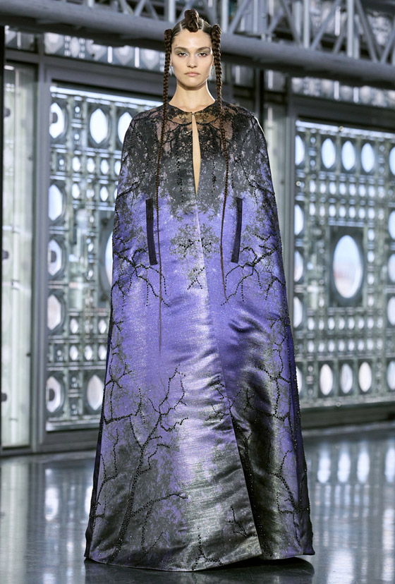 صورة رقم 3 - عبايات وقفاطين بتوقيع دور عالمية ستعزز أناقتك في رمضان 2025 صورة رقم 3 - عبايات وقفاطين بتوقيع دور عالمية ستعزز أناقتك في رمضان 2025