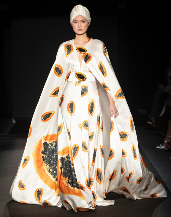 صورة رقم 5 - عبايات وقفاطين بتوقيع دور عالمية ستعزز أناقتك في رمضان 2025 صورة رقم 5 - عبايات وقفاطين بتوقيع دور عالمية ستعزز أناقتك في رمضان 2025