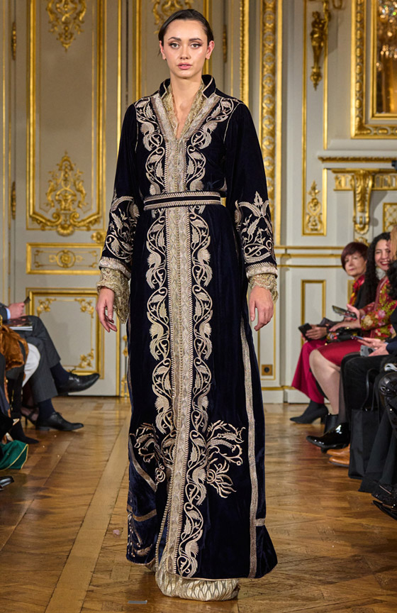 صورة رقم 7 - عبايات وقفاطين بتوقيع دور عالمية ستعزز أناقتك في رمضان 2025 صورة رقم 7 - عبايات وقفاطين بتوقيع دور عالمية ستعزز أناقتك في رمضان 2025