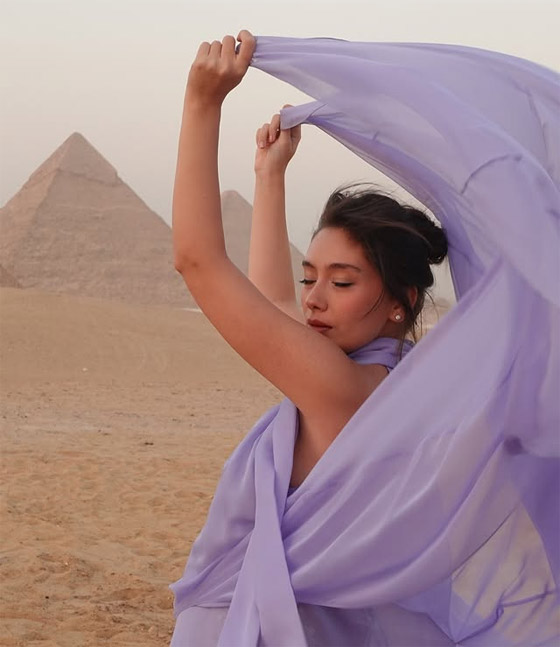 أبرز 9 نجوم عالميين زاروا الأهرامات وانبهروا بها.. صورة رقم 2