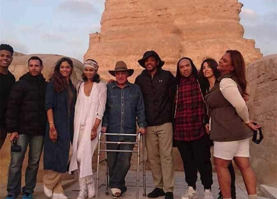 أبرز 9 نجوم عالميين زاروا الأهرامات وانبهروا بها.. صورة رقم 3