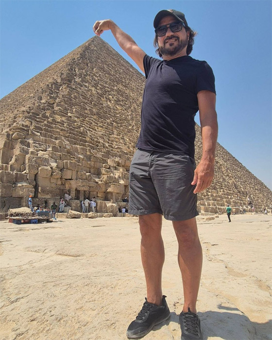 أبرز 9 نجوم عالميين زاروا الأهرامات وانبهروا بها.. صورة رقم 4