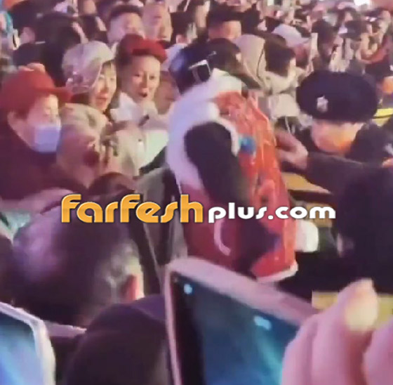 فيديو صادم: روبوت غريب الوجه يُهاجم المارة ويثير الجدل في الصين صورة رقم 3