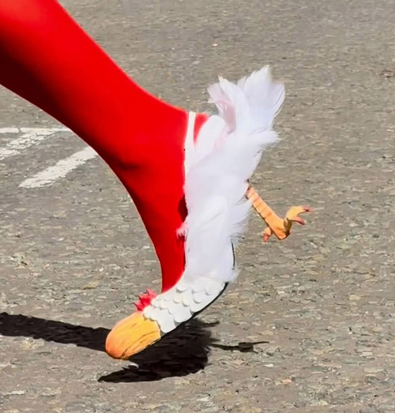 صورة رقم 7 - بالصور: أغرب صيحات الأحذية المبتكرة في عالم الموضة صورة رقم 7 - بالصور: أغرب صيحات الأحذية المبتكرة في عالم الموضة