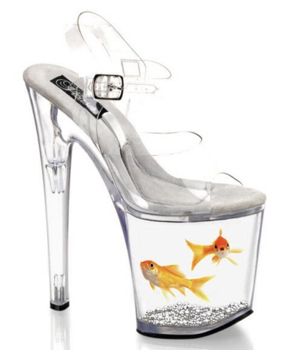 صورة رقم 6 - بالصور: أغرب صيحات الأحذية المبتكرة في عالم الموضة صورة رقم 6 - بالصور: أغرب صيحات الأحذية المبتكرة في عالم الموضة