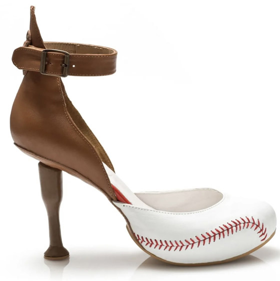 صورة رقم 12 - بالصور: أغرب صيحات الأحذية المبتكرة في عالم الموضة صورة رقم 12 - بالصور: أغرب صيحات الأحذية المبتكرة في عالم الموضة