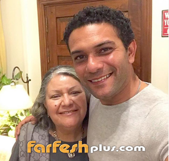 آسر ياسين عن أسرار طفولته مع والدته: أدركت أهمية رضاها بعد ان ضربوني وكسروا نظارتي! صورة رقم 1