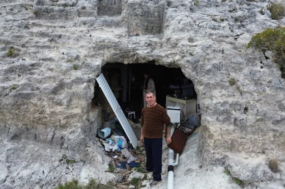 مواطن تركي يختار العيش في كهف منذ عام 2023.. لماذا؟ صورة رقم 4