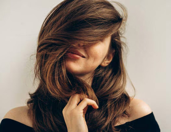 صورة رقم 5 - أفضل وصفة لتكثيف الشعر الخفيف وملء الفراغات من 5 مكونات طبيعية صورة رقم 5 - أفضل وصفة لتكثيف الشعر الخفيف وملء الفراغات من 5 مكونات طبيعية