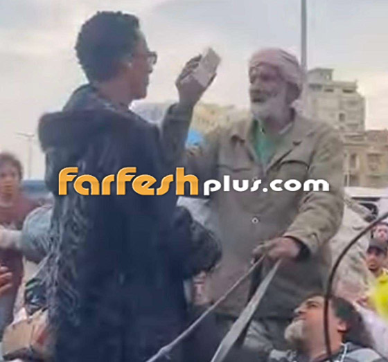 محمد رمضان يجبر بخاطر الفقراء: فاجأ طفلا صبي ميكانيكي وعجوزا جامع قمامة بـ100 ألف جنيه لكل منهما! صورة رقم 6