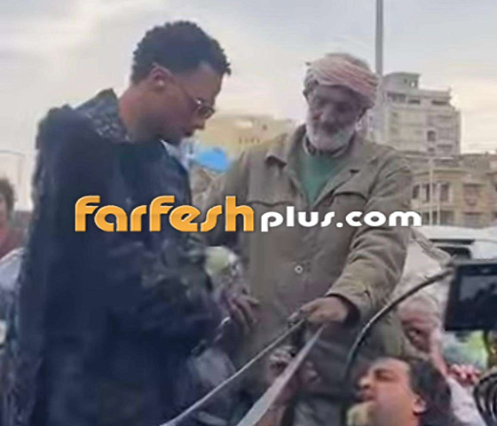 محمد رمضان يجبر بخاطر الفقراء: فاجأ طفلا صبي ميكانيكي وعجوزا جامع قمامة بـ100 ألف جنيه لكل منهما! صورة رقم 7