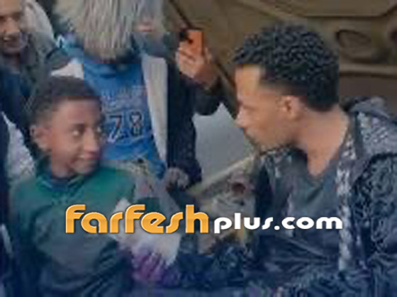 محمد رمضان يجبر بخاطر الفقراء: فاجأ طفلا صبي ميكانيكي وعجوزا جامع قمامة بـ100 ألف جنيه لكل منهما! صورة رقم 3