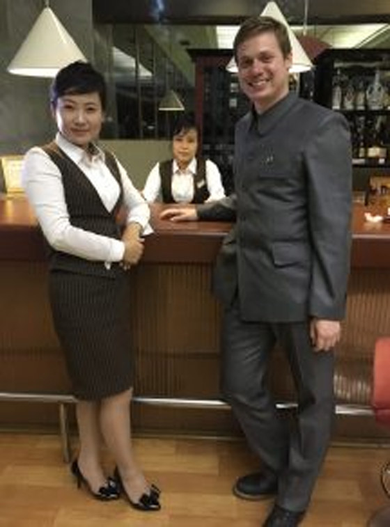 أمريكي يشتري جواز سفر جديد بآلاف الدولارات ليزور كوريا الشمالية صورة رقم 6