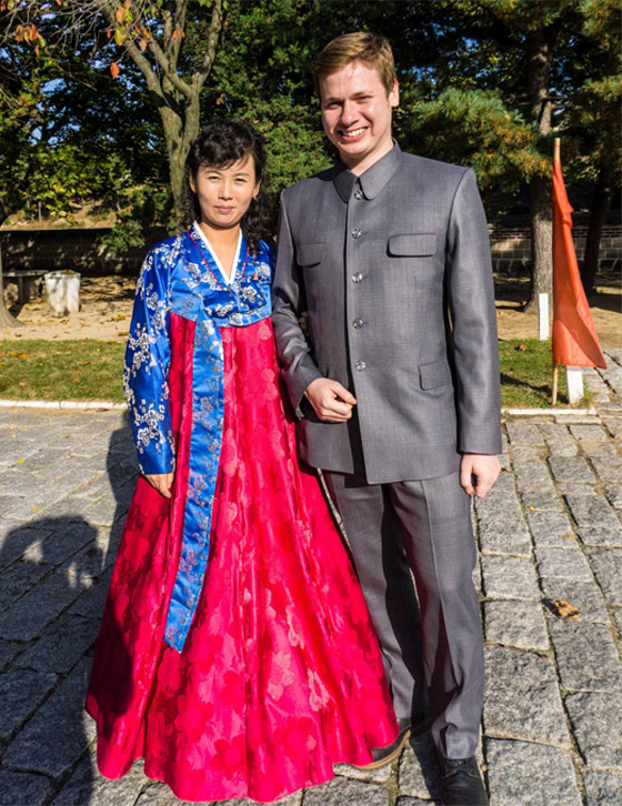 أمريكي يشتري جواز سفر جديد بآلاف الدولارات ليزور كوريا الشمالية صورة رقم 8