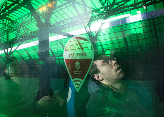 صورة رقم 7 - صور مميزة لـ أشخاص ناموا في الزمان والمكان الخطأ صورة رقم 7 - صور مميزة لـ أشخاص ناموا في الزمان والمكان الخطأ