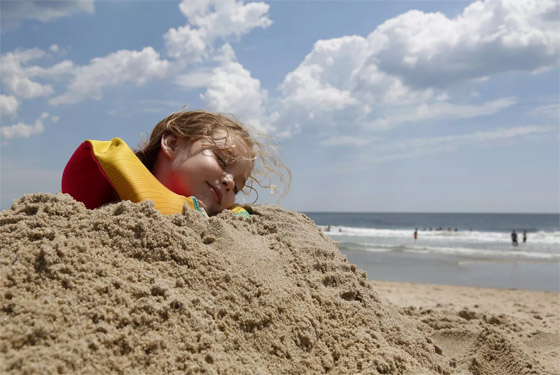 صورة رقم 11 - صور مميزة لـ أشخاص ناموا في الزمان والمكان الخطأ صورة رقم 11 - صور مميزة لـ أشخاص ناموا في الزمان والمكان الخطأ