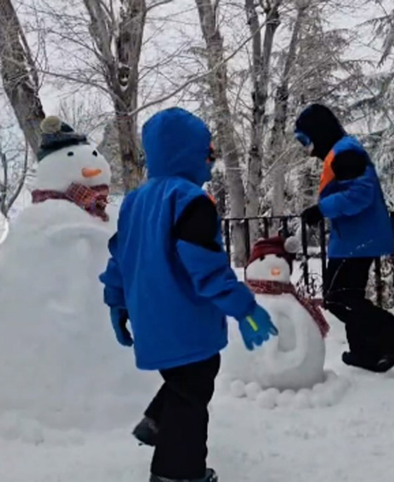 ميريام فارس تستمتع مع طفليها على الثلج.. لقطات مميزة صورة رقم 2