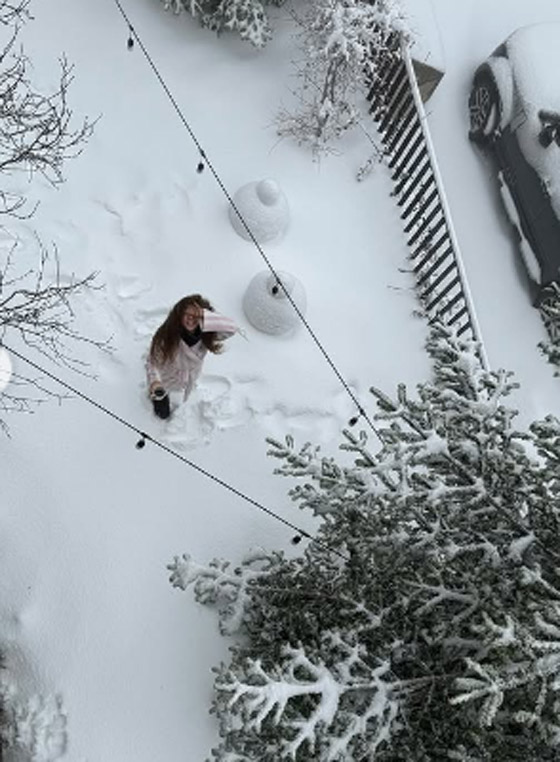 ميريام فارس تستمتع مع طفليها على الثلج.. لقطات مميزة صورة رقم 3