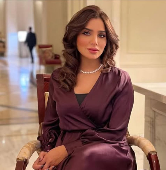 اعتداء برمي ماء النار على وجه الإعلامية العراقية نور الخفاجي وسط بغداد صورة رقم 1