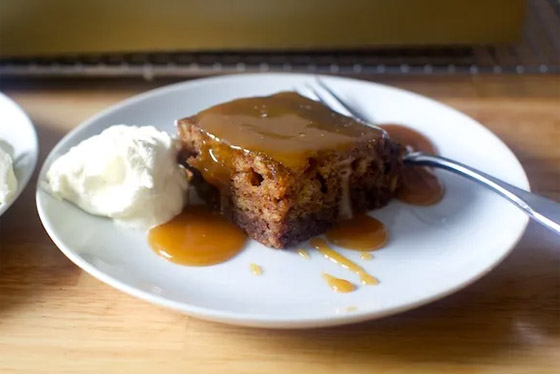 إليكم طريقة تحضير كعكة التمر بصوص التوفي الشهية صورة رقم 5