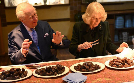 ملك وملكة بريطانيا يساعدان في تجهيزات رمضان.. فيديو وصور صورة رقم 2 ملك وملكة بريطانيا يساعدان في تجهيزات رمضان.. فيديو وصور صورة رقم 2