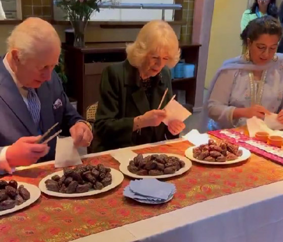 ملك وملكة بريطانيا يساعدان في تجهيزات رمضان.. فيديو وصور صورة رقم 8 ملك وملكة بريطانيا يساعدان في تجهيزات رمضان.. فيديو وصور صورة رقم 8
