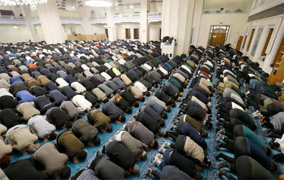 بالصور: كيف استقبل العالم شهر رمضان المبارك..؟ صورة رقم 1 بالصور: كيف استقبل العالم شهر رمضان المبارك..؟ صورة رقم 1