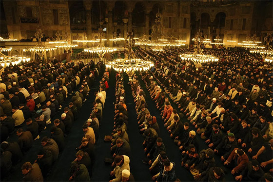 بالصور: كيف استقبل العالم شهر رمضان المبارك..؟ صورة رقم 8 بالصور: كيف استقبل العالم شهر رمضان المبارك..؟ صورة رقم 8