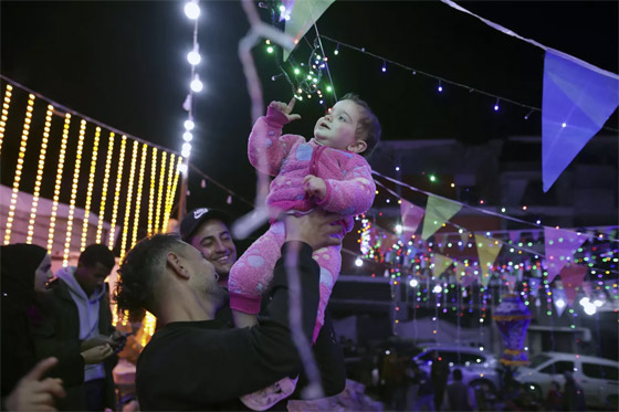 بالصور: كيف استقبل العالم شهر رمضان المبارك..؟ صورة رقم 10 بالصور: كيف استقبل العالم شهر رمضان المبارك..؟ صورة رقم 10