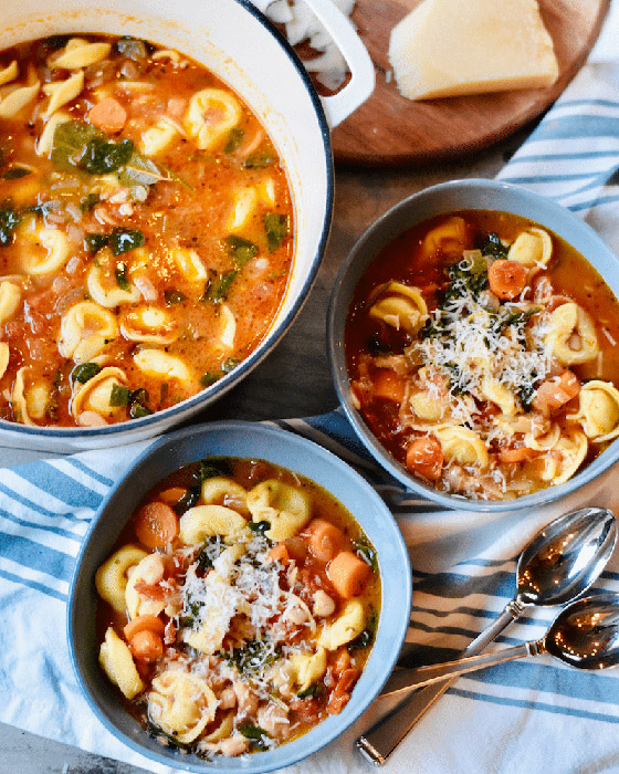 إليكم طريقة تحضير شوربة الفاصوليا والتورتيليني الإيطالية بالجبنة صورة رقم 4