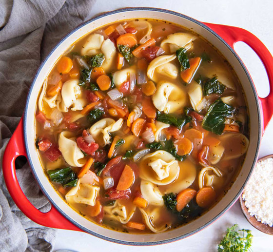 إليكم طريقة تحضير شوربة الفاصوليا والتورتيليني الإيطالية بالجبنة صورة رقم 6