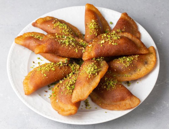 صورة رقم 1 - إليكم وصفة عجينة قطايف رمضان على الطريقة الأصلية صورة رقم 1 - إليكم وصفة عجينة قطايف رمضان على الطريقة الأصلية