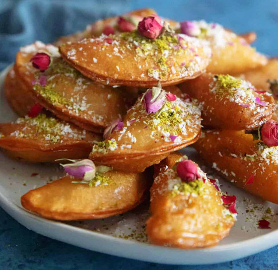 صورة رقم 4 - إليكم وصفة عجينة قطايف رمضان على الطريقة الأصلية صورة رقم 4 - إليكم وصفة عجينة قطايف رمضان على الطريقة الأصلية